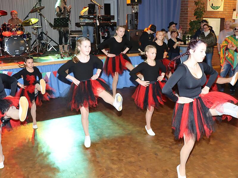 Die Tanzgarde des TV Marktgraitz mit tollem Auftritt