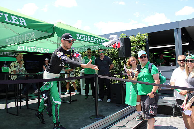 Der zweifache DTM-Champion Marco Wittmann aus Fürth präsentierte sich bei Schaeffler den zahlreichen Fans.DTM Norisring 2025: Die besten Bilder vom Aufbau Der zweifache DTM-Champion Marco Wittmann aus Fürth präsentierte sich bei Schaeffler den zahlreichen Fans.