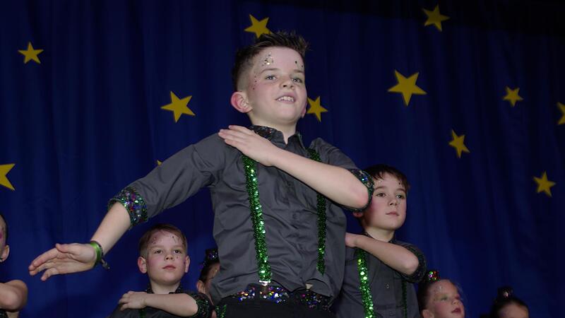 Wie die Alten sungen so zwitschern auch die Jungen. Das Jungen-Ballett, die Wild Foxes, gab einen Vorgeschmack auf spätere Männerballett-Highlights.