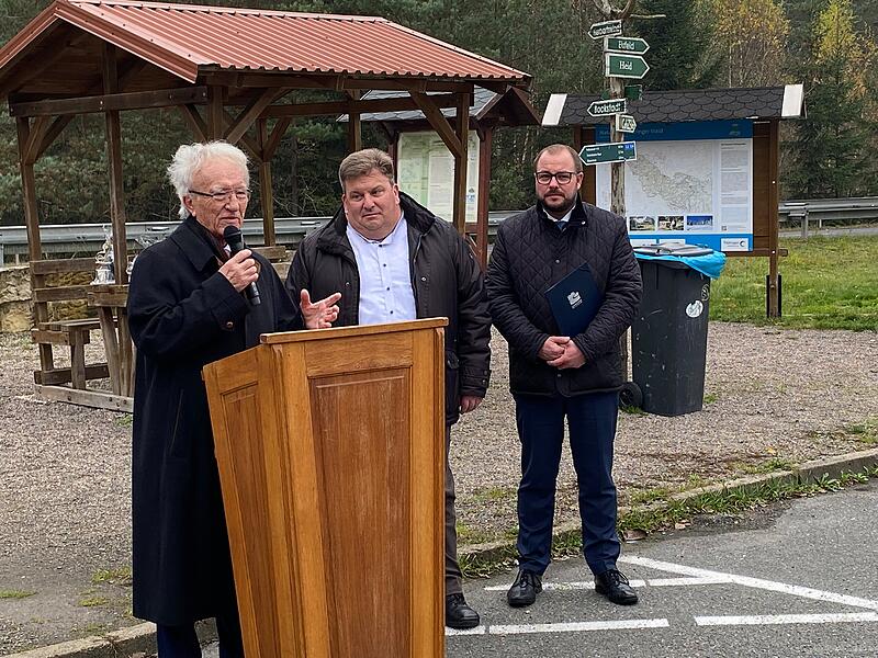 Horst Teltschik bei Gedenken zu Mauerfall an Grenze Eisfeld Horst Teltschik bei Gedenken zu Mauerfall an Grenze Eisfeld