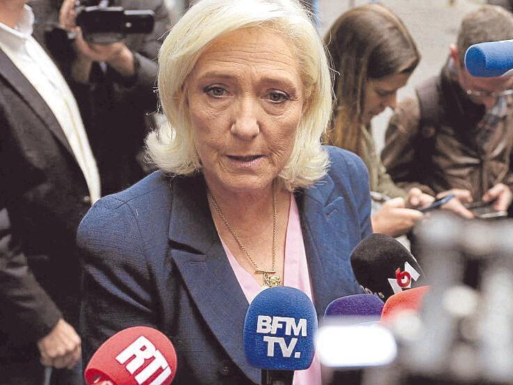 Bei Neuwahlen könnte das rechte Rassemblement National seine Position weiter festigen. Bei Neuwahlen könnte das rechte Rassemblement National seine Position weiter festigen.