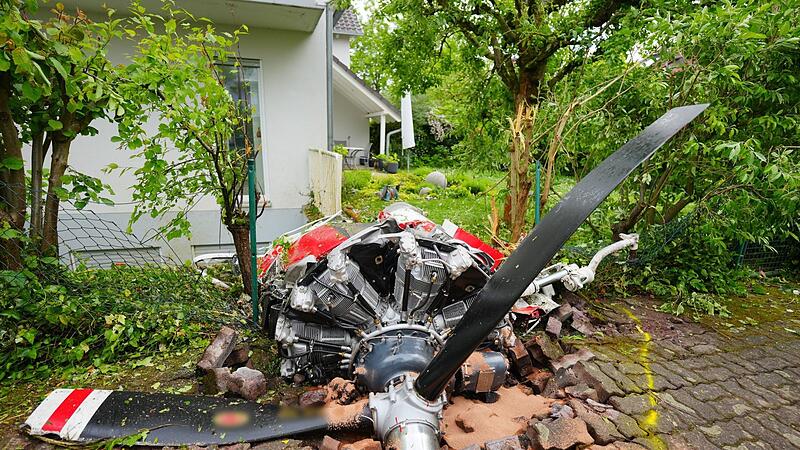 Absturz eines Kleinflugzeuges in ein Wohngebiet