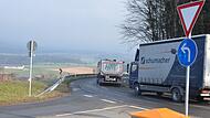 Vor allem für Lkw ist die Kreisstraße am  Stiefvater im Winter eine riskante Strecke.