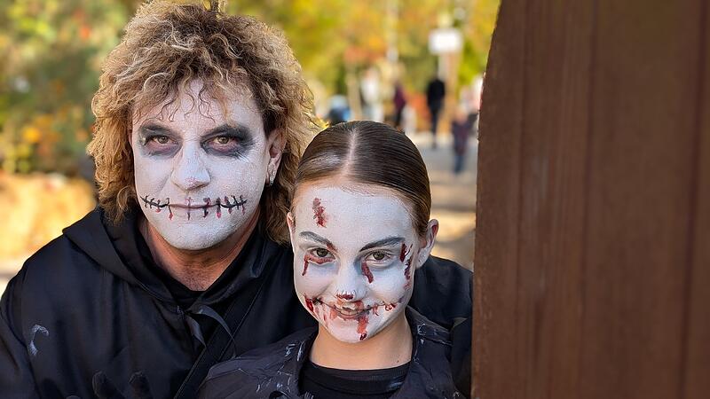 Sonnenschein und gruselig-schöne Besucher: Besser hätte der Halloween-Auftakt im Erlebnispark Schloss Thurn kaum sein können. Wir haben die schönsten Fotos.