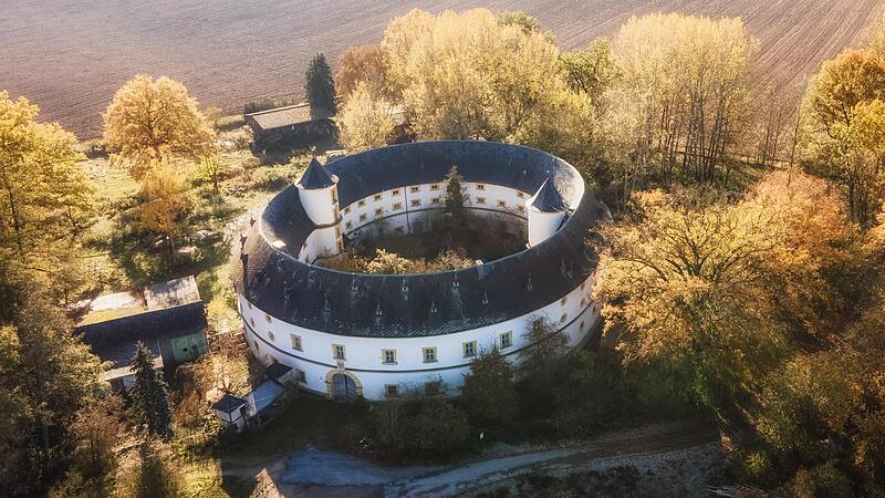 Der imposante Rundbau von 1693 bei Lichtenfels-Trieb aus der Vogelperspektive Der imposante Rundbau von 1693 bei Lichtenfels-Trieb aus der Vogelperspektive