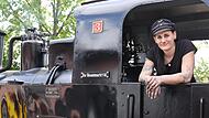 Zu den Pfingstdampftagen ist auch die kleine Schmalspurbahn on Tour: Sie wird von Lokführerin Christina Weber gelenkt, die einzige weibliche Zugführerin.