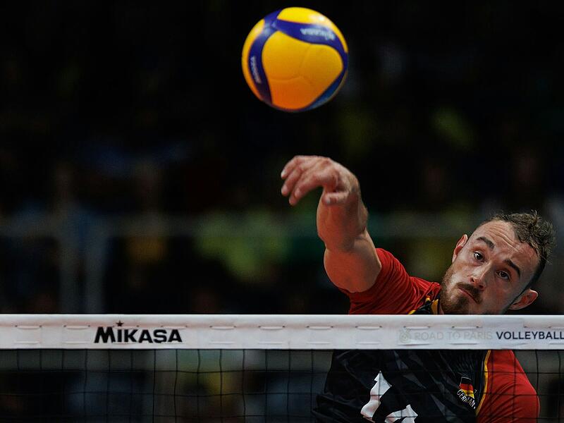 Moritz Karlitzek am 3. Oktober 2023 im Rio de Janeiro w&auml;hrend der&nbsp;Olympia-Qualifikation der&nbsp;deutschen Volleyball-Nationalmannschaft gegen Brasilien.&nbsp;