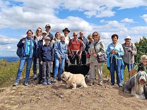 Die Wandergruppe vor der kalten Buche.