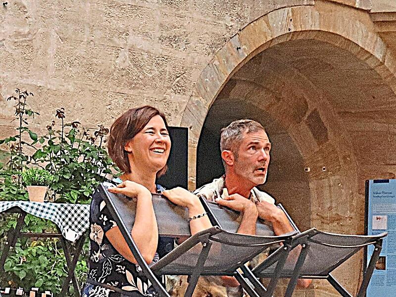 Kerstin Krefft und Ren&eacute; Oltmanns brillieren in der Kom&ouml;die &bdquo;Zwei wie wir&ldquo; des kanadischen Autors Norm Foster. Axel Klawuhn