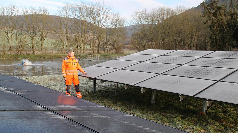 Die Photovoltaikanlage in der Gemeinschaftskläranlage mit Klärwärter Alfred Gündling