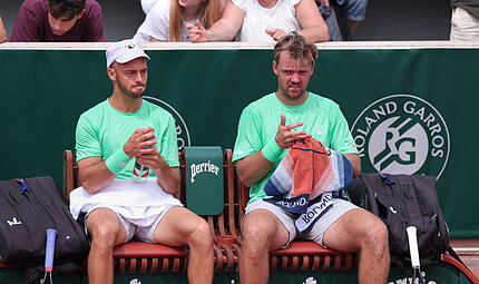 &Uuml;berraschend ausgeschieden: Kevin Krawietz (r.) und Tim P&uuml;tz.