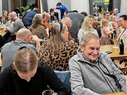 Mehr als 80 Personen fanden sich im Sportheim in M&uuml;hlhausen ein.