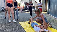Die Kinder und Jugendlichen werden in Erste Hilfe geschult und üben immer wieder.