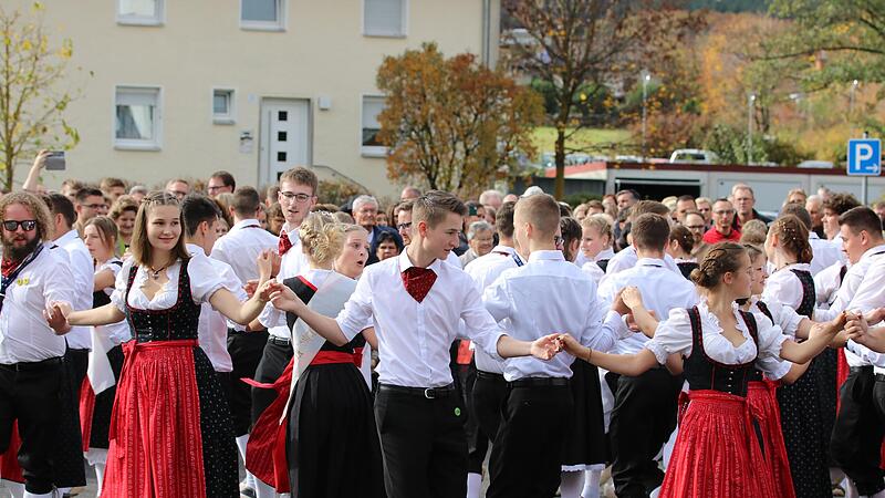 Zur Tradition in Wildflecken gehört auch die Kirmesfeier. Zur Tradition in Wildflecken gehört auch die Kirmesfeier.