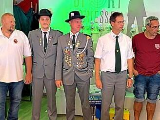 Ehrenamtliche Helfer wurden für ihren außergewöhnlichen Einsatz geehrt. Ehrenamtliche Helfer wurden für ihren außergewöhnlichen Einsatz geehrt.