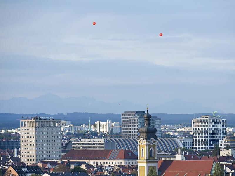 Ballons simulieren Hochh&auml;user in M&uuml;nchen