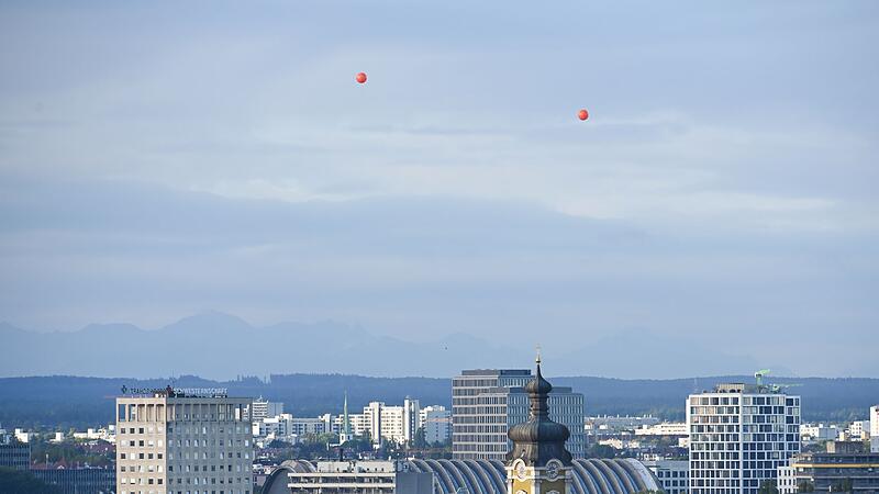 Ballons simulieren Hochh&auml;user in M&uuml;nchen