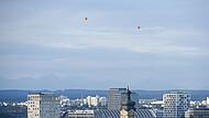 Ballons simulieren Hochhäuser in München Ballons simulieren Hochhäuser in München