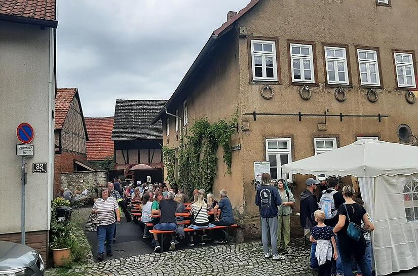 Volle Bänke beim Rimeckerhof.