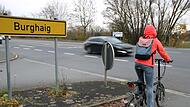An der Weinbrücken-Kreuzung leben Radler gefährlich: Zwei Mal  in kurzer Zeit wurden Radfahrer an der  B 289 bei Burghaig von Autos erfasst. Eine Frau kam ums Leben.