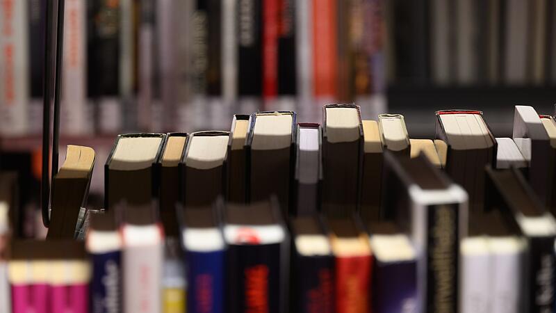 Bücherregal (Symbolbild) Bücherregal (Symbolbild)