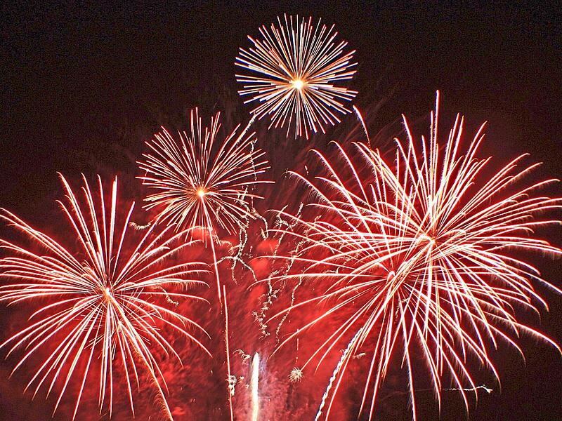 Das Brillant-Feuerwerk gleich am Eröffnungsabend ist nur einer von vielen Höhepunkten, die das Lichtenfelser Schützenfest auch heuer wieder bereithält.FT-Archiv Das Brillant-Feuerwerk gleich am Eröffnungsabend ist nur einer von vielen Höhepunkten, die das Lichtenfelser Schützenfest auch heuer wieder bereithält.FT-Archiv