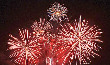Das Brillant-Feuerwerk gleich am Eröffnungsabend ist nur einer von vielen Höhepunkten, die das Lichtenfelser Schützenfest auch heuer wieder bereithält.FT-Archiv Das Brillant-Feuerwerk gleich am Eröffnungsabend ist nur einer von vielen Höhepunkten, die das Lichtenfelser Schützenfest auch heuer wieder bereithält.FT-Archiv