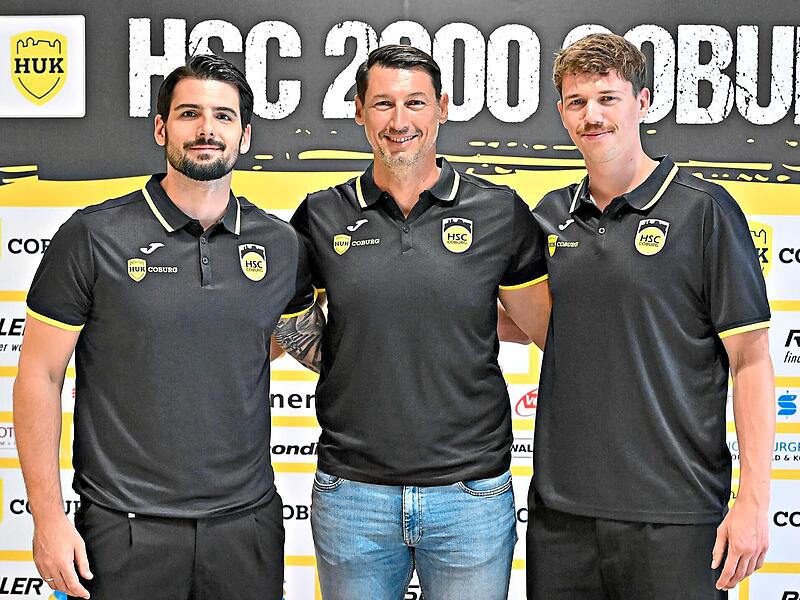 HSC-Coach Anel Mahmutefendic mit den Neuzug&auml;ngen Savvas Savvas (l.) und Sven We&szlig;eling (r.)Hagen Lehmann