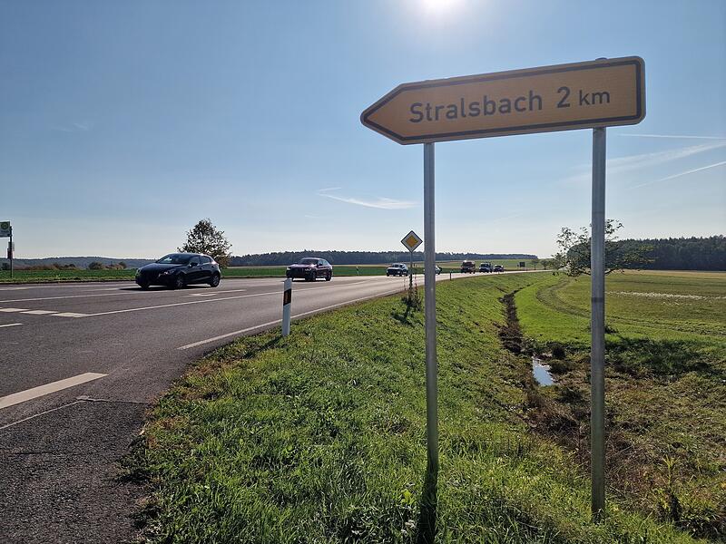 Wie die Zufahrt zum geplanten Gewerbegebiet an der B286 geregelt wird, besch&auml;ftigte die B&uuml;rger. Vorgesehen sind eine Linksabbiegerspur und eine Ampelanlage.