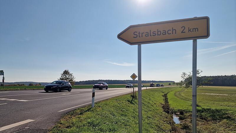 Wie die Zufahrt zum geplanten Gewerbegebiet an der B286 geregelt wird, besch&auml;ftigte die B&uuml;rger. Vorgesehen sind eine Linksabbiegerspur und eine Ampelanlage.