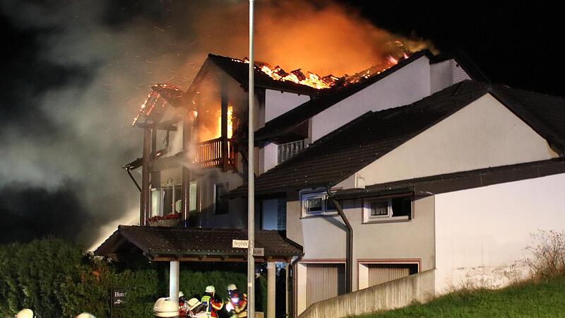 Das brennende Wohnhaus in Heroldsbach im Oktober 2020Forchheim & Fränkische Schweiz Das brennende Wohnhaus in Heroldsbach im Oktober 2020Forchheim & Fränkische Schweiz
