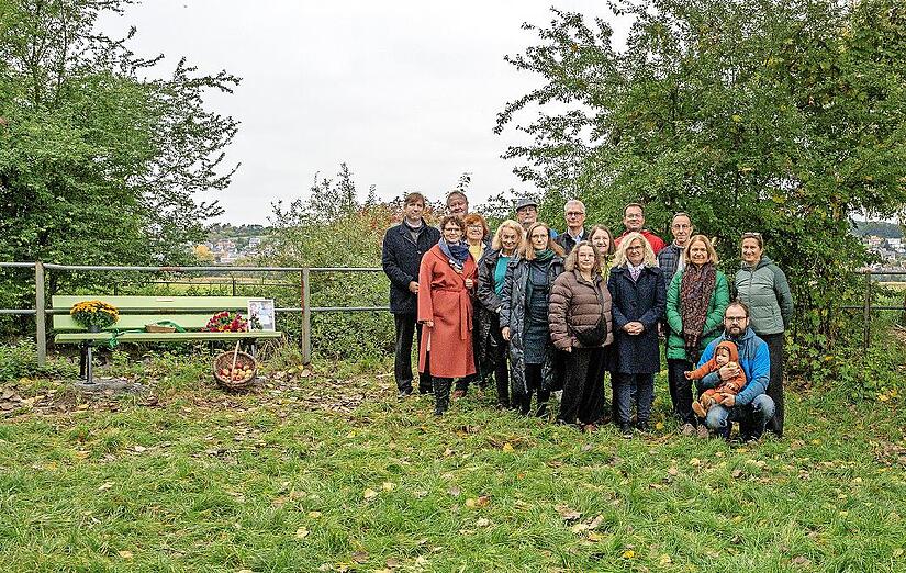 Johannes Mohr wurde durch das Aufstellen einer Gedenkbank an einem seiner wirkungskräftigsten Orte verewigt. Johannes Mohr wurde durch das Aufstellen einer Gedenkbank an einem seiner wirkungskräftigsten Orte verewigt.