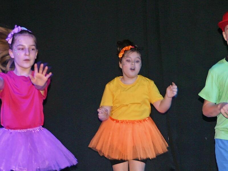 Die Minis er&ouml;ffneten die Sitzung mit einem &bdquo;Gute-Laune-Tanz&ldquo;.