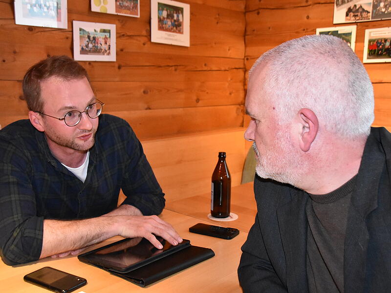 Energieberater Markus Ruckdeschel (rechts) im Gespr&auml;ch mit dem neu gew&auml;hlten Trebgaster B&uuml;rgermeister Martin Sesselmann, der die kommunale W&auml;rmeplanung unterst&uuml;tzt.