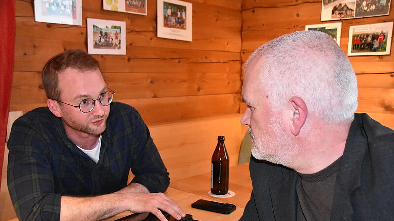 Energieberater Markus Ruckdeschel (rechts) im Gespr&auml;ch mit dem neu gew&auml;hlten Trebgaster B&uuml;rgermeister Martin Sesselmann, der die kommunale W&auml;rmeplanung unterst&uuml;tzt.