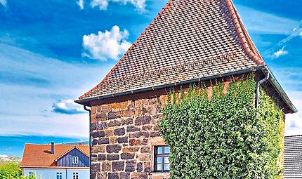 Imposant und bereit zur Besichtigung: der Rote Turm. Imposant und bereit zur Besichtigung: der Rote Turm.