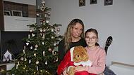 Zurück in ihrer Wohnung: Adriana Lamprecht und ihre Tochter Mia sind froh, dass sie nach der Brandstiftung in einem Wohnblock der Hammelburger Wohnungsbaugenossenschaft das Weihnachtsfest wie gewohnt in den eigenen vier Wänden feiern konnten. Zurück in ihrer Wohnung: Adriana Lamprecht und ihre Tochter Mia sind froh, dass sie nach der Brandstiftung in einem Wohnblock der Hammelburger Wohnungsbaugenossenschaft das Weihnachtsfest wie gewohnt in den eigenen vier Wänden feiern konnten.