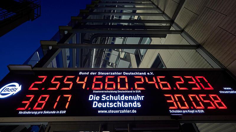 Wirtschaftsexperten warnen: Die geplanten Milliarden-Schulden d&uuml;rfen nicht zum Verschiebebahnhof werden.