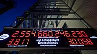 Wirtschaftsexperten warnen: Die geplanten Milliarden-Schulden dürfen nicht zum Verschiebebahnhof werden.