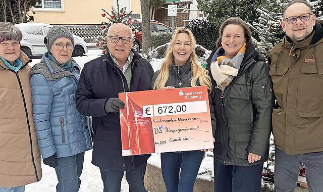 Bei der Scheckübergabe (von links): Gisela Oeckler, Agnes Pflaum, Robert Martin, Petra Lade, Natalie Zitzmann, Marco Zahn. Bei der Scheckübergabe (von links): Gisela Oeckler, Agnes Pflaum, Robert Martin, Petra Lade, Natalie Zitzmann, Marco Zahn.