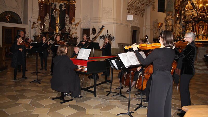 Das Kammerorchster Concerto K&ouml;ln spielt in der Basilika in G&ouml;&szlig;weinstein.