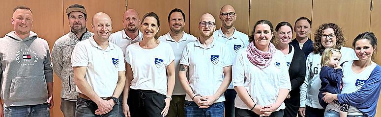 Das komplette Vorstandsteam des FC Viktoria Poppenroth nach Neuwahlen.