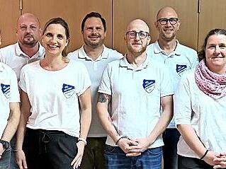 Das komplette Vorstandsteam des FC Viktoria Poppenroth nach Neuwahlen.
