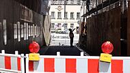 Schutztunnel neben Forchheimer Rathaus wird abgebautForchheim & Fränkische Schweiz „Licht am Ende des Tunnels“ für die Ladenbetreiber: Der Schutztunnel neben dem Forchheimer Rathaus wird wieder abgebaut.