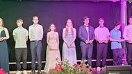 Die Schülerinnen und Schüler mit einer 1 vor dem Komma, von links: Katharina Hahn, Samuel Jagla, Lukas Behütuns, Greta Günther, Jule Rippl, Benedikt Marks, Erik Erdlej, Maximilian Jones und Paul Wedler, der auch Schulbester ist.