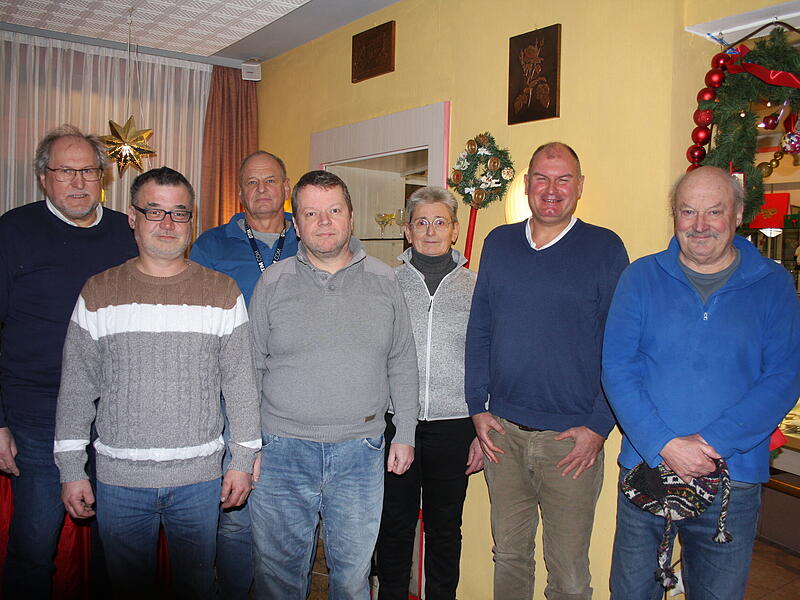 Die Kandidaten der NLG in G&ouml;&szlig;weinstein (von links): Georg Lang, Roland Wolf, Harald Donaubauer, Christoph Kn&ouml;rlein-Knoben, Irene Donaubauer, Norbert Prasch und Ferdinand Haselmeier. Auf dem Foto fehlt Patrick W&uuml;st, der verhindert war.