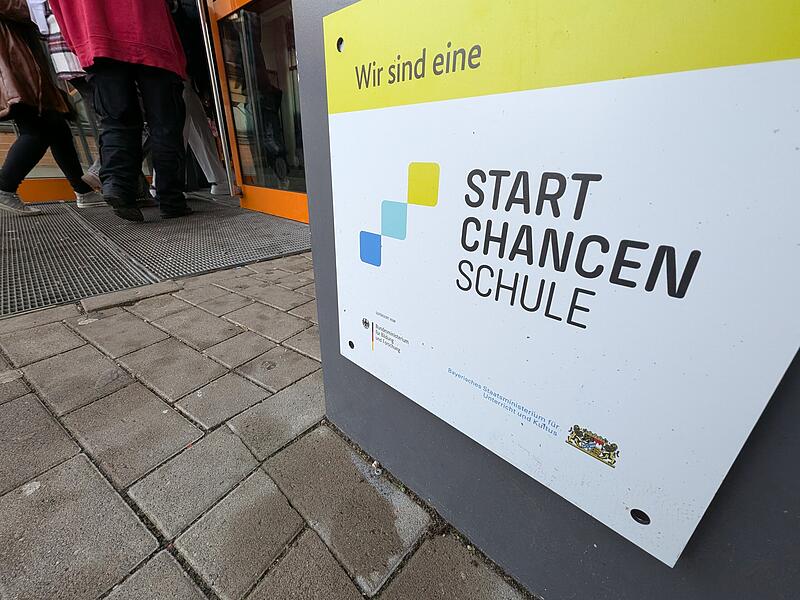 Ast-Schule Startchancen-ProgrammForchheim & Fränkische Schweiz „Fehlende Grundlagen:": Insgesamt 470 Schülerinnen und Schüler besuchen die Adalbert-Stifter-Schule in Forchheim, 185 davon gehen auf die Grundschule.