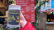 Wer auf dem Coburger Weihnachtsmarkt ein Heißgetränk zu sich nehmen will, findet eine große Auswahl. Schöne Jahrgangstassen gibt es auch.
