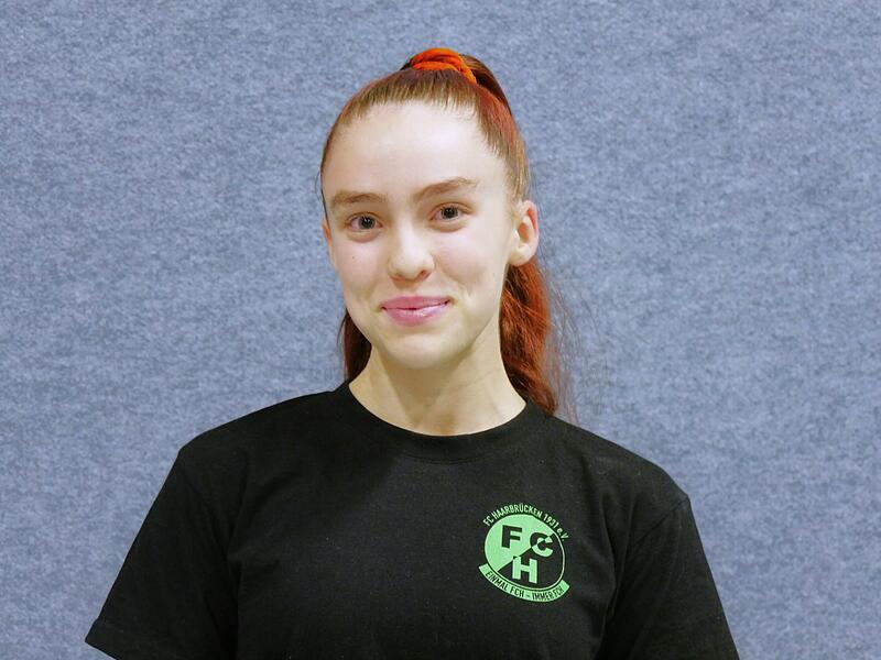 Laura Luthardt ist Cheerleaderin beim FC Haarbrücken und wurde in den Bundeskader aufgenommen. Laura Luthardt ist Cheerleaderin beim FC Haarbrücken und wurde in den Bundeskader aufgenommen.