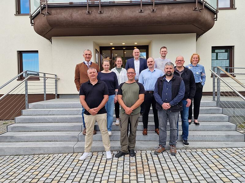 Die neun neuen Gemeinderäte des Markts Burkardroth. Das Bild zeigt von links: Andreas Moritz, Alexander Schmitt, Lisa Metz, Annabell Zink, Sebastian Metz, Bürgermeister Daniel Wehner, Raphael Zehe, Maximilian Zink, Michael Kirchner, Jürgen Wehner und die Ortssprecherin von Frauenroth Jessica Jenischta. Die neun neuen Gemeinderäte des Markts Burkardroth. Das Bild zeigt von links: Andreas Moritz, Alexander Schmitt, Lisa Metz, Annabell Zink, Sebastian Metz, Bürgermeister Daniel Wehner, Raphael Zehe, Maximilian Zink, Michael Kirchner, Jürgen Wehner und die Ortssprecherin von Frauenroth Jessica Jenischta.